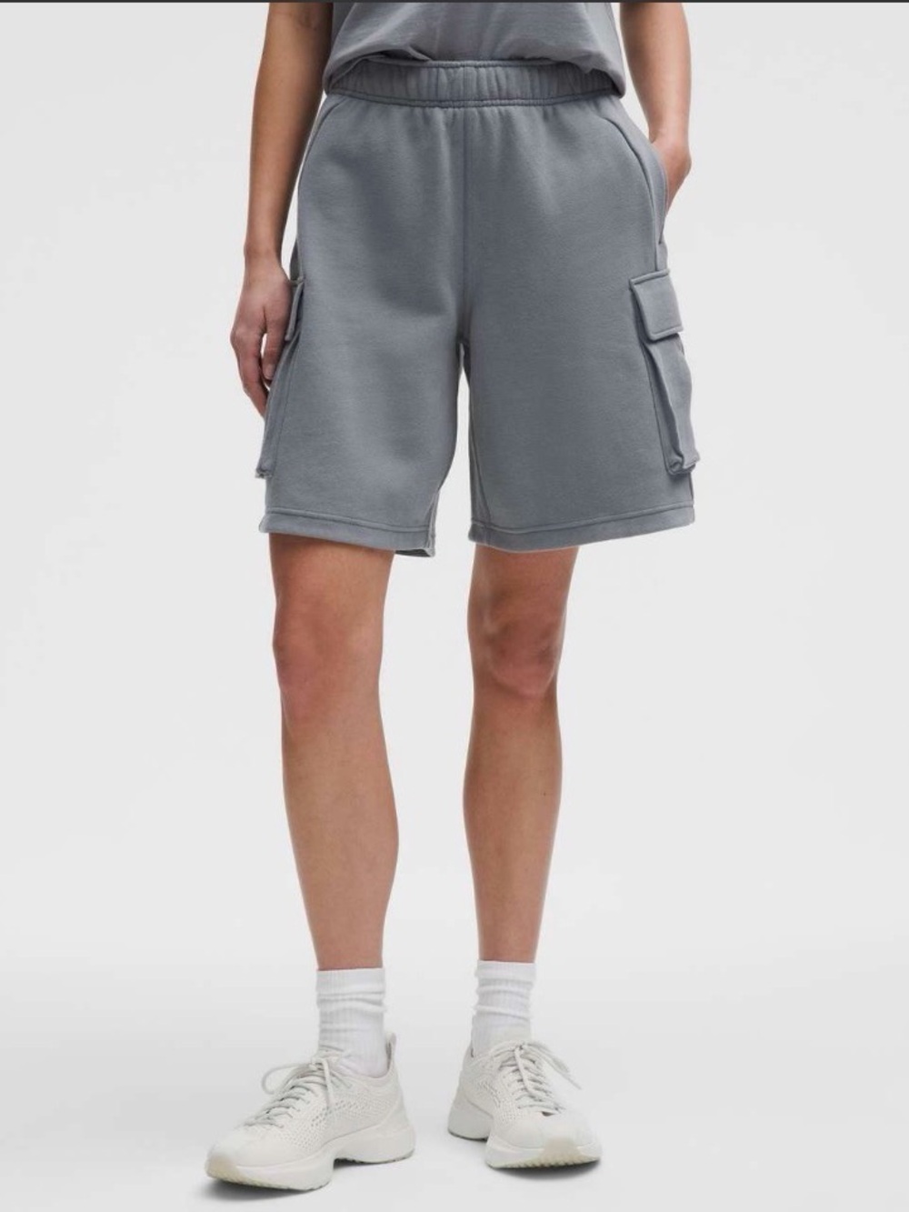 Lululemon Scuba Mid-Rise Oversized Cargo Short 9"
Solar Grey